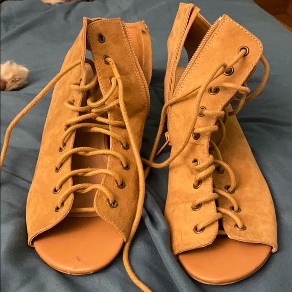 Tie up pumps - Picture 1 of 2